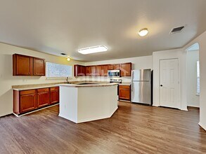 742 Pinafore St in San Antonio, TX - Foto de edificio - Building Photo