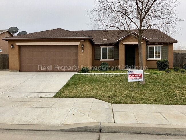 property at 5886 E Fillmore Ave
