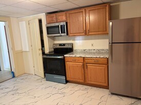 338 Highland St, Unit 340 1st in Worcester, MA - Building Photo