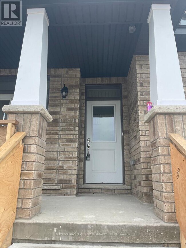 85 Baycroft Blvd in Essa, ON - Building Photo - Building Photo