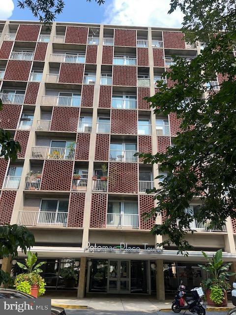 property at 800 4th St SW