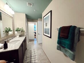 4351 NW 114th Path, Unit B19 in Doral, FL - Building Photo - Building Photo