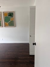 22848 Cantara St in Los Angeles, CA - Building Photo - Building Photo