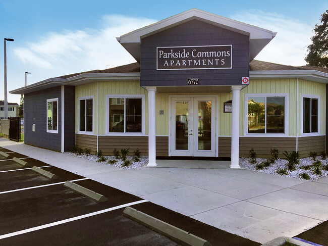 Parkside Commons in Pinellas Park, FL - Building Photo - Building Photo