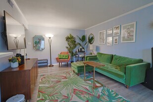 5310 Circle Dr in Sherman Oaks, CA - Building Photo