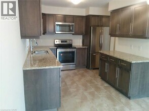 326 Old Huron Rd in Kitchener, ON - Building Photo - Building Photo