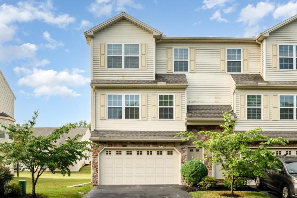 192 Mapleton Dr in Harrisburg, PA - Building Photo