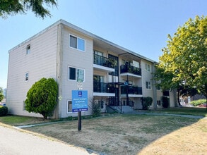 Hillside Place in Surrey, BC - Building Photo - Building Photo