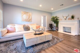 9001 S 5th Ave in Inglewood, CA - Building Photo