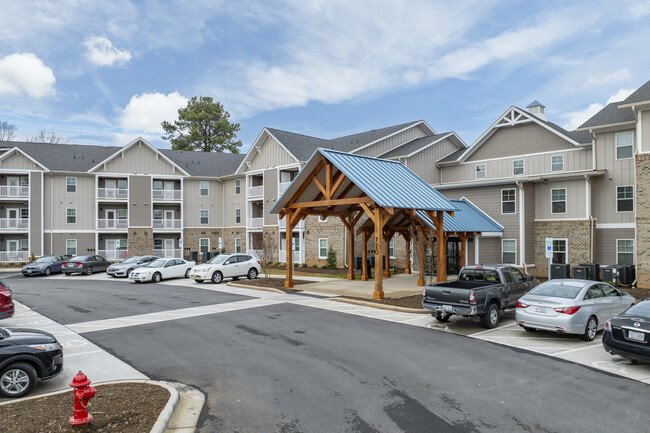 The Manor at Union Crossing in Gastonia, NC - Building Photo - Building Photo