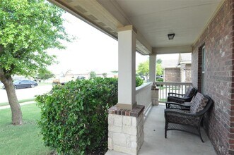 404 Fistral Dr in Hutto, TX - Foto de edificio - Building Photo