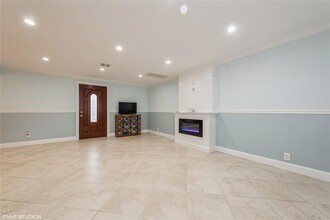 96 Kingfisher Rd in Levittown, NY - Foto de edificio - Building Photo
