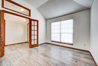 517 Lone Oak Dr in Norman, OK - Building Photo - Building Photo