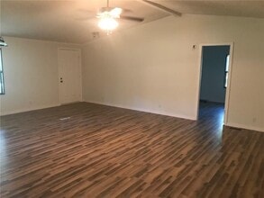 216 Travis Ln in Spicewood, TX - Building Photo - Building Photo