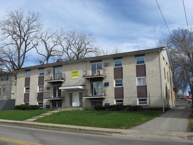 443 N Jackson St in Waukegan, IL - Foto de edificio - Building Photo