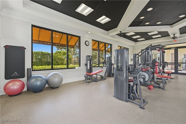 property at 9475 Isla Bella Cir