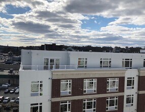 18 Cliveden St, Unit 604W in Quincy, MA - Building Photo - Building Photo