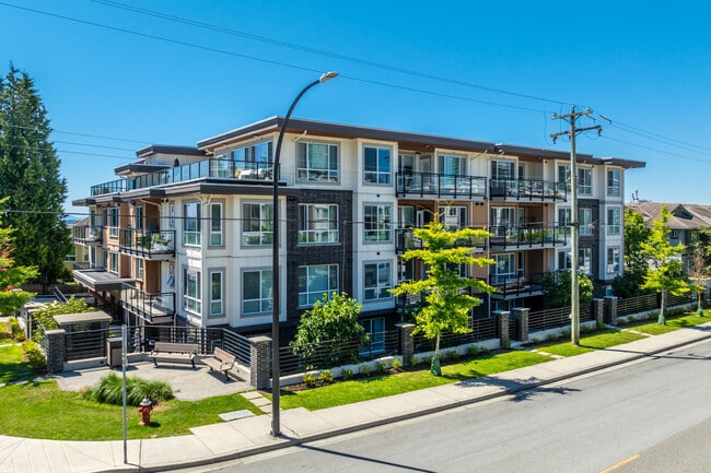 The Heights in White Rock, BC - Building Photo - Building Photo