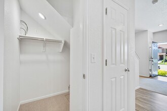 21072 E 60th Ave in Aurora, CO - Building Photo - Building Photo