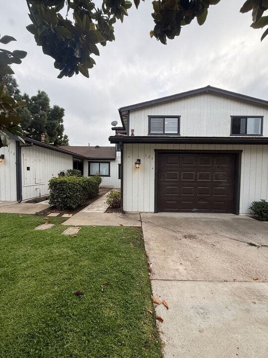 124 Orcutt View Ct in Santa Maria, CA - Building Photo