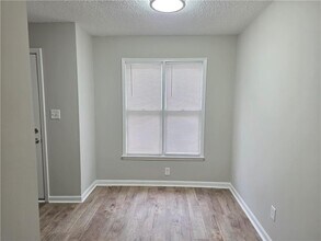 1225 Oakplace Dr SW in Marietta, GA - Building Photo - Building Photo