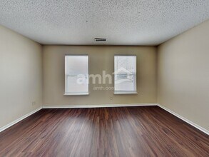 12868 Courage Xing in Fishers, IN - Foto de edificio - Building Photo