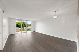 16740 NE 9th Ave in North Miami Beach, FL - Building Photo