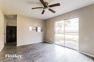 3303 Sycamore Springs Dr, Unit 414 in Houston, TX - Foto de edificio - Building Photo