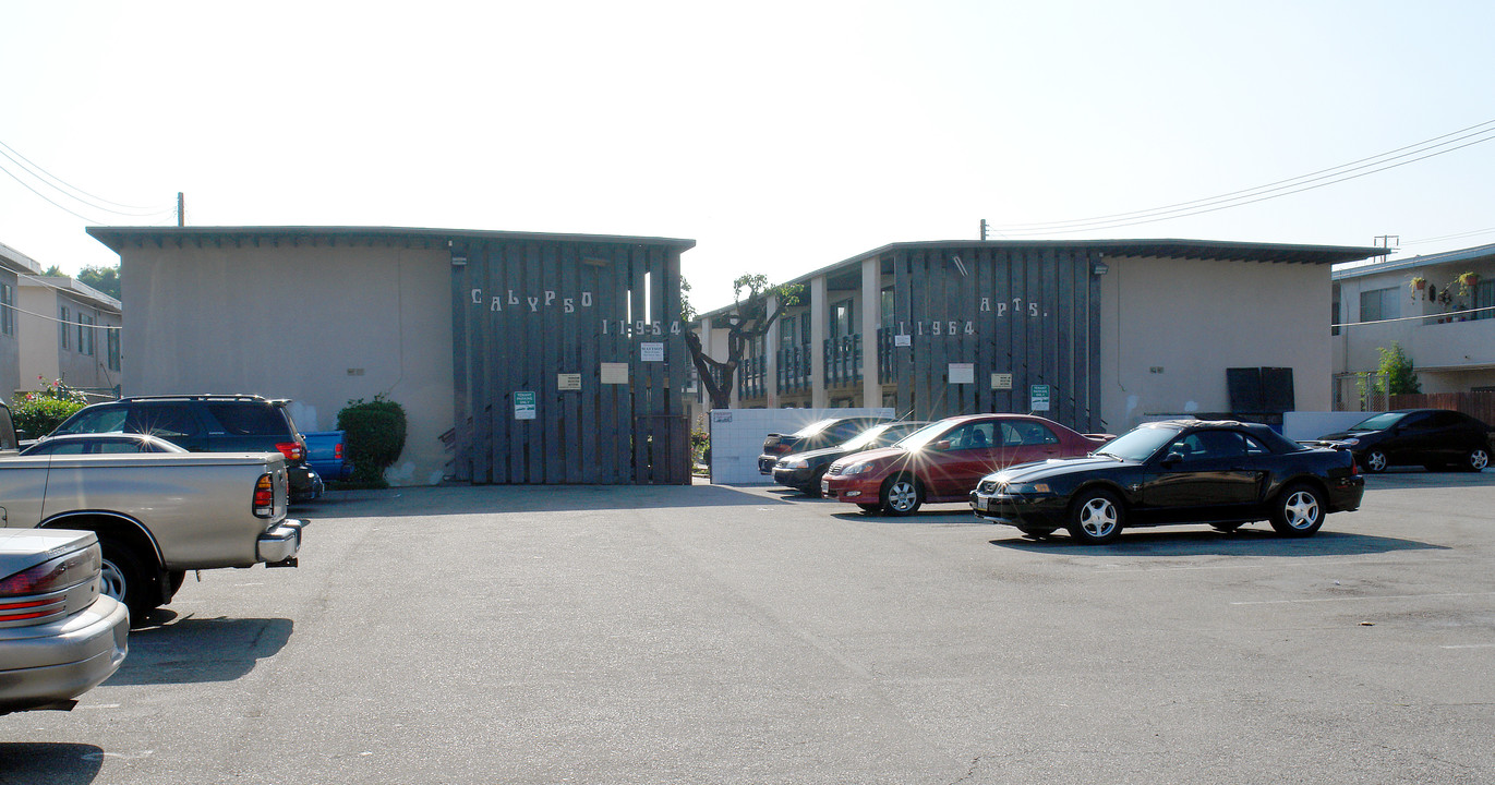 11954 Grevillea Ave in Hawthorne, CA - Building Photo