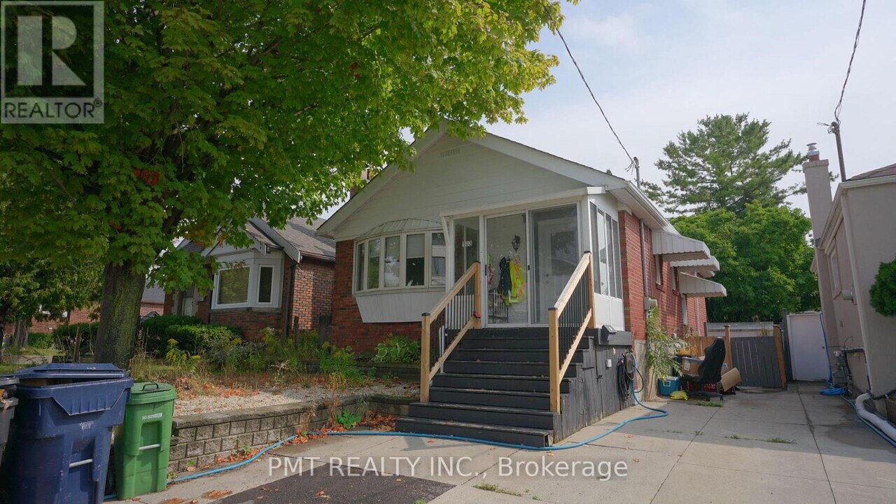 103 Yardley Ave in Toronto, ON - Building Photo