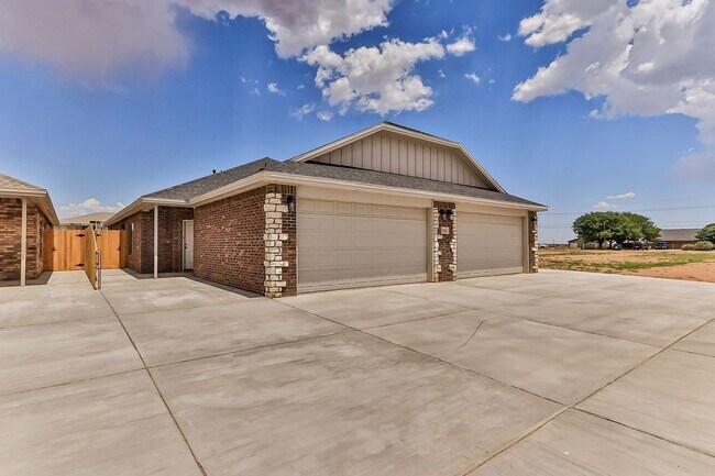 1220 Preston Trails, Unit B in Wolfforth, TX - Building Photo - Building Photo
