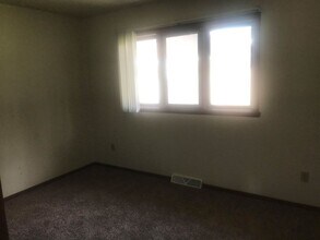 2715 14th St S in Moorhead, MN - Building Photo - Building Photo