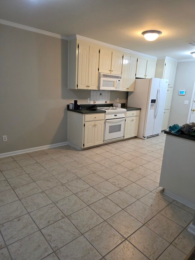 property at 908 Baywood Rd