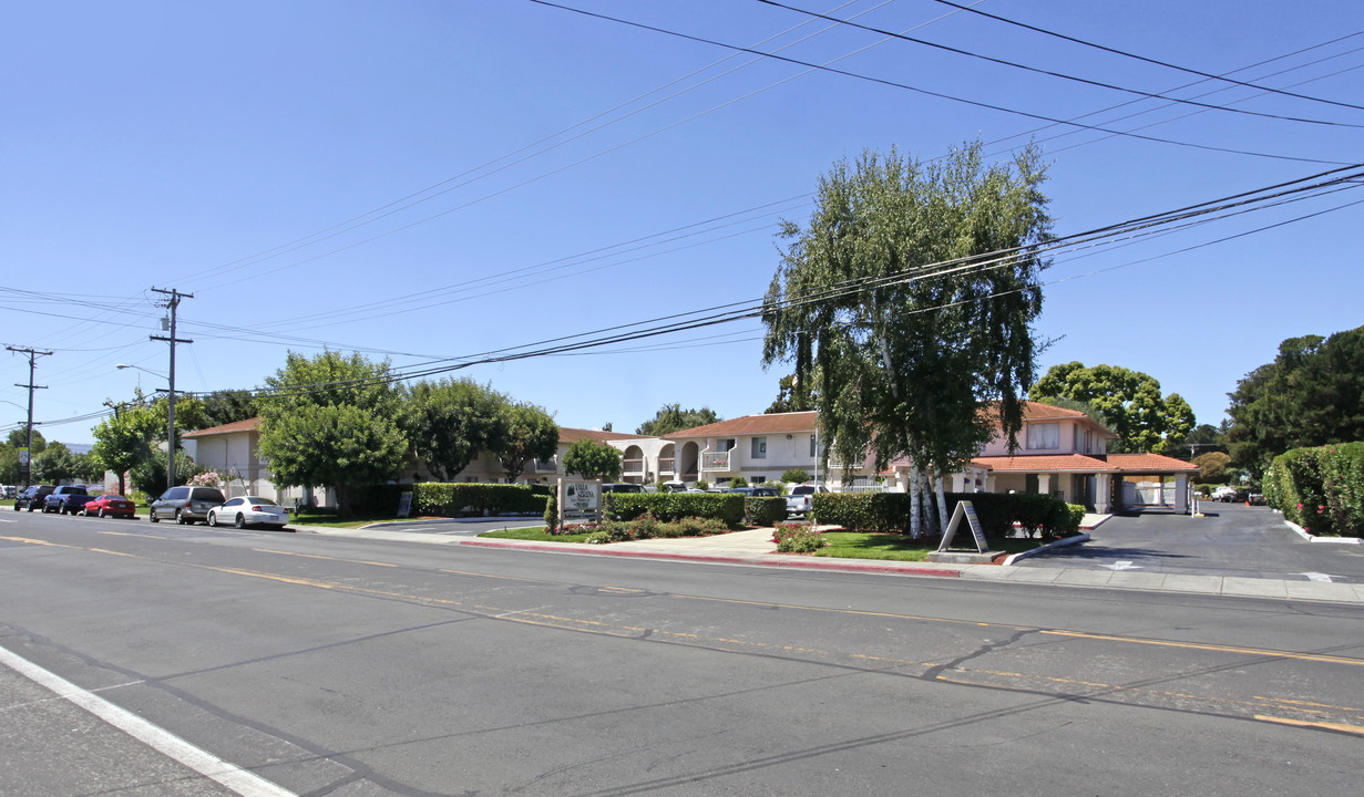 Villa Serena in Santa Clara, CA - Building Photo