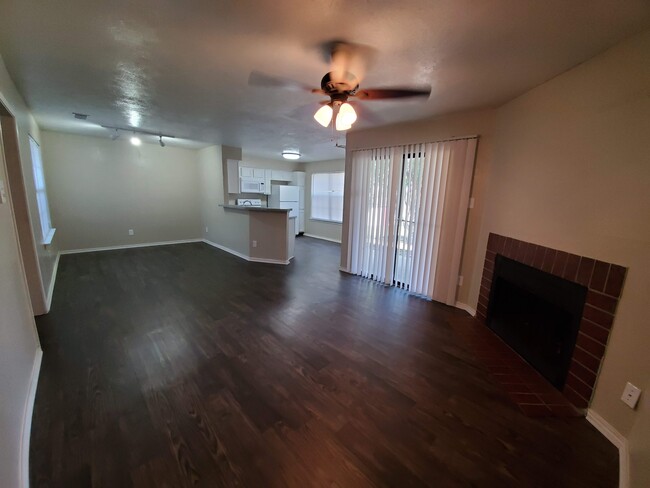 Glenrose Square Apartments photo'