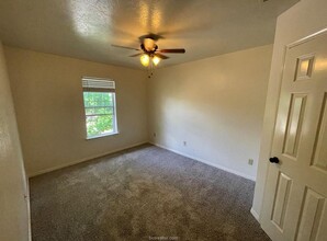 1411 Summit St in College Station, TX - Foto de edificio - Building Photo