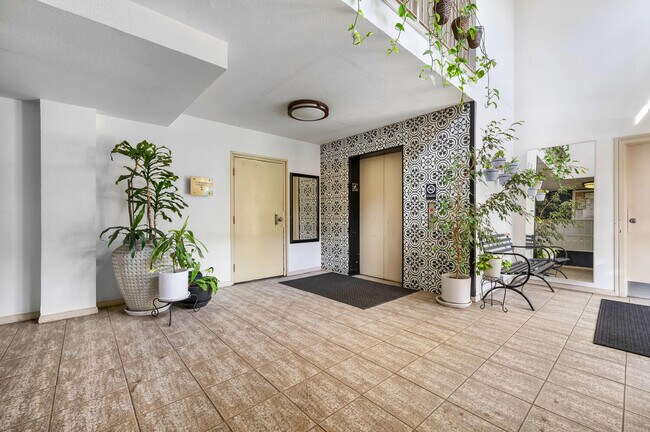 645 Chestnut Ave in Long Beach, CA - Building Photo - Building Photo