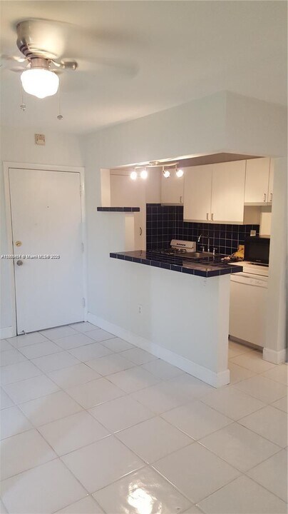 6310 SW 79th St in South Miami, FL - Building Photo