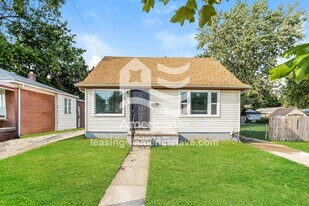 1817 E 10 Mile Rd in Royal Oak, MI - Building Photo