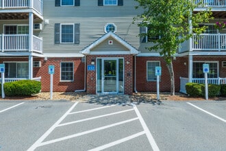 Carlton Oaks in Salem, NH - Building Photo - Building Photo