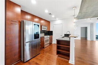 3324 Peachtree Rd NE in Atlanta, GA - Building Photo - Building Photo