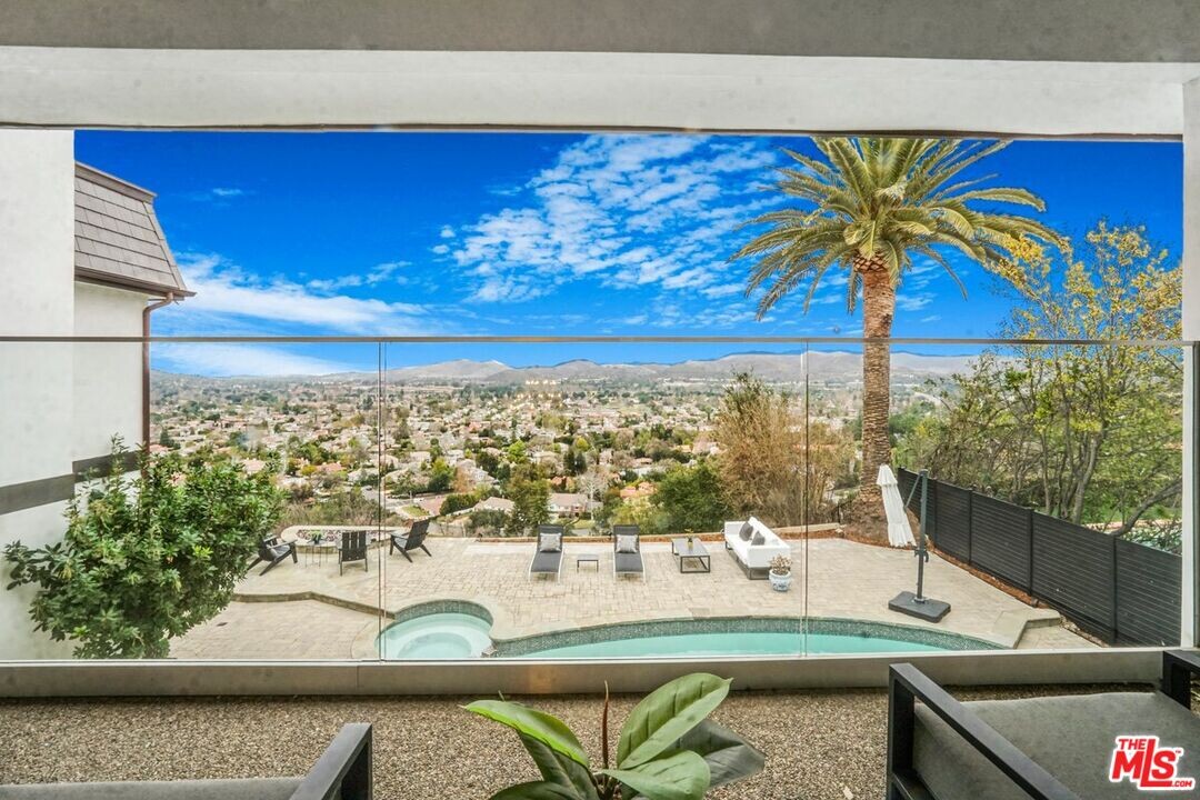 3485 Ridgeford Dr in Westlake Village, CA - Foto de edificio