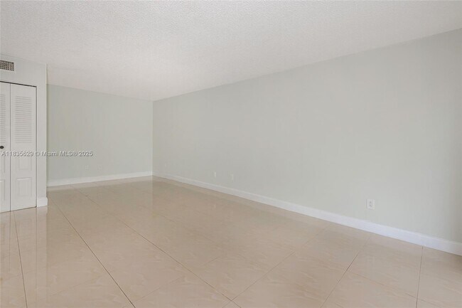 6455 SW 116th Pl, Unit C in Miami, FL - Building Photo - Building Photo