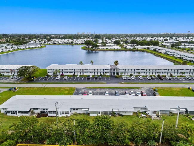 1119 Lake Ter, Unit 114 in Boynton Beach, FL - Building Photo - Building Photo