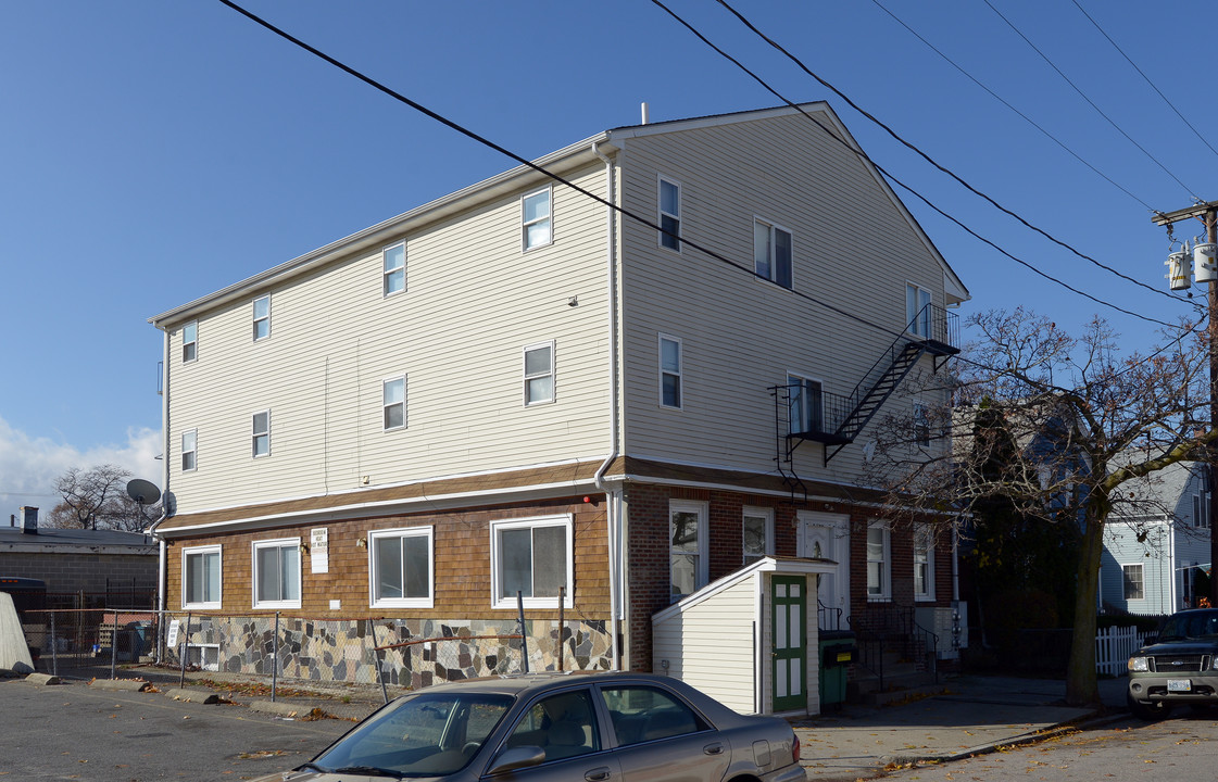 71 Lupine St in Pawtucket, RI - Foto de edificio