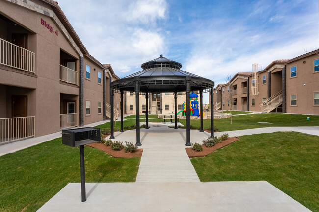 Chapel Hill Place in El Paso, TX - Building Photo - Building Photo