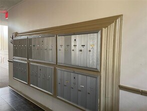 2824 Briarhurst Dr-Unit -29 in Houston, TX - Building Photo - Building Photo