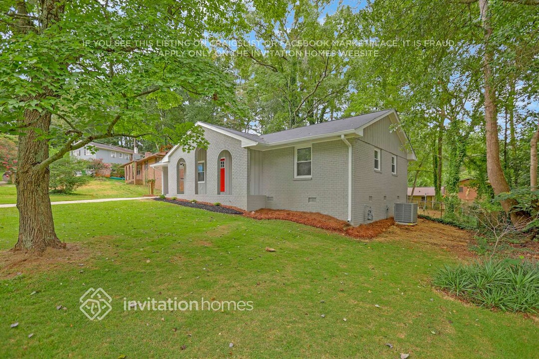 649 El Prado Ct in Stone Mountain, GA - Building Photo