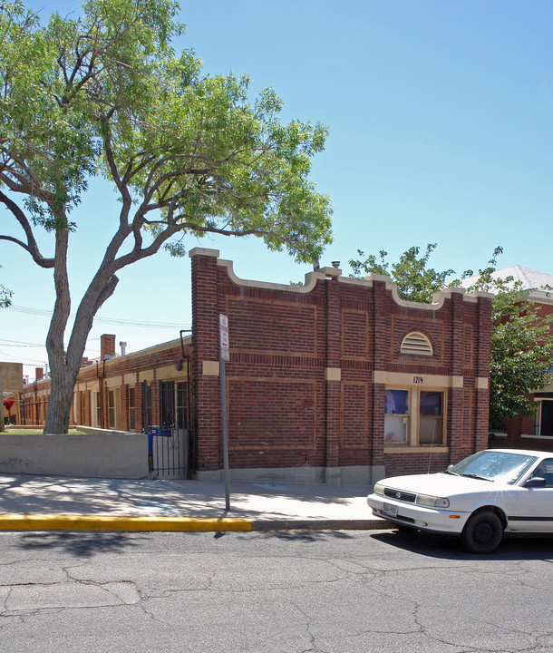 1214 Randolph Dr in El Paso, TX - Building Photo