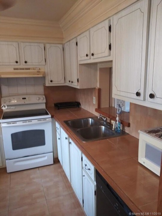 620 NE 12th Ave-Unit -408 in Hallandale Beach, FL - Building Photo